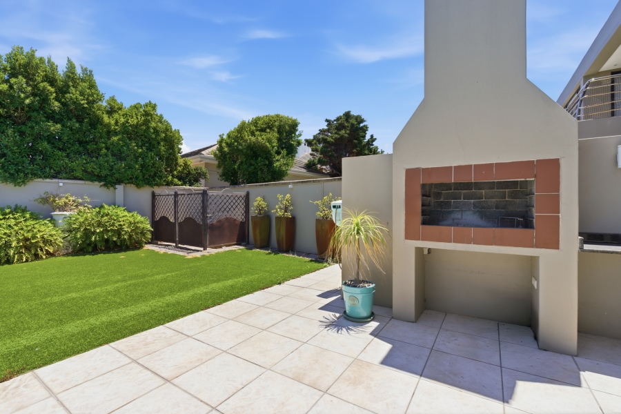 To Let 3 Bedroom Property for Rent in Sunset Links Western Cape